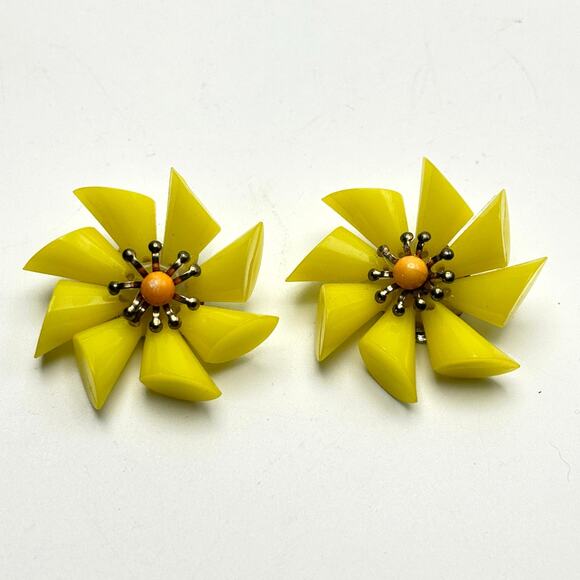 Vintage 60s Mod Yellow Flower Clip-On Earrings 2" Retro Pop Art Boho - Picture 1 of 4